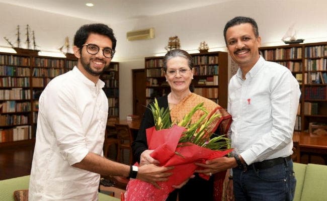 सोनिया और मनमोहन से मिले आदित्य ठाकरे, शपथ ग्रहण समारोह में आने के लिए किया आमंत्रित