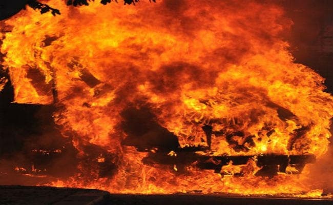 भीषण अग्निकांड में महिला की मौत,  20 घर जल कर खाक