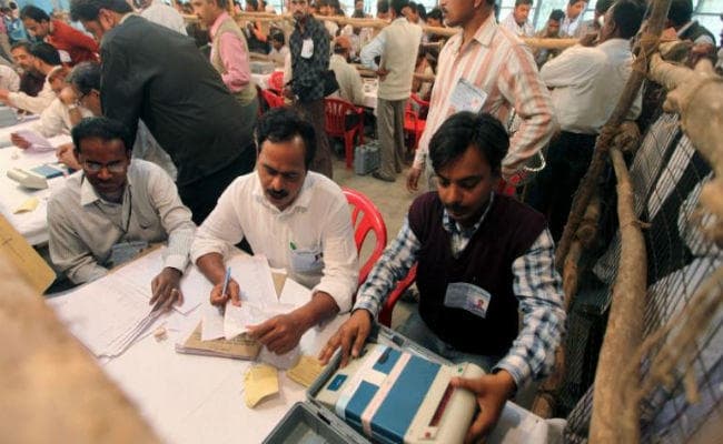 विधानसभा की तीन सीटों के उपचुनाव के नतीजे आज आयेंगे