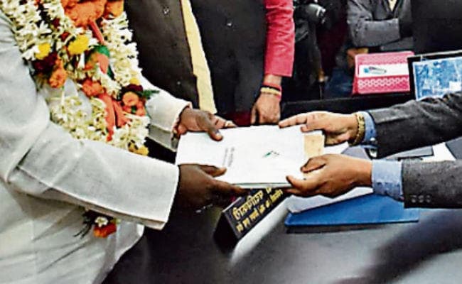 झारखंड विधानसभा चुनाव तीसरा चरण : नाम वापसी का आज अंतिम दिन, उम्मीदवारों को दिया जायेगा सिंबल