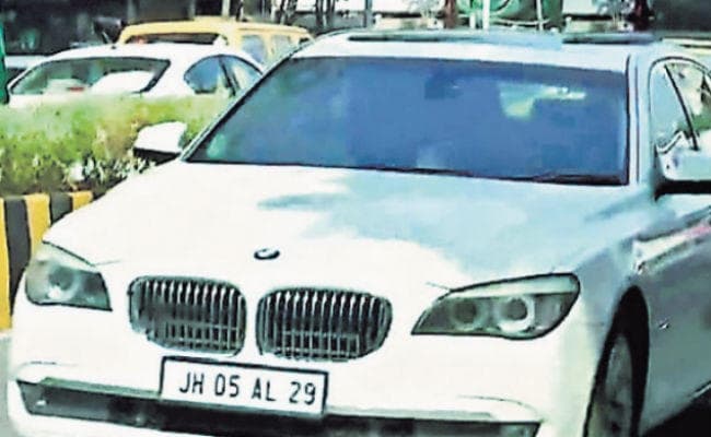 महाराष्ट्र की राजनीति : झारखंड नंबर की बीएमडब्ल्यू कार में पवार से मिलने गये थे अहमद