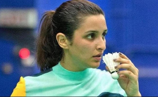 शूटिंग के लिये बैडमिंटन कोर्ट में लौटीं परिणीति, गर्दन में लगी थी चोट