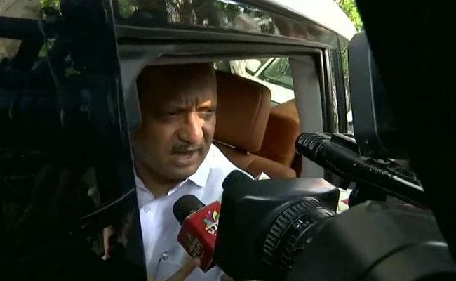 अजित पवार ने कहा- उद्धव के साथ छह मंत्री शपथ लेंगे, डिप्टी सीएम पर अभी फैसला नहीं