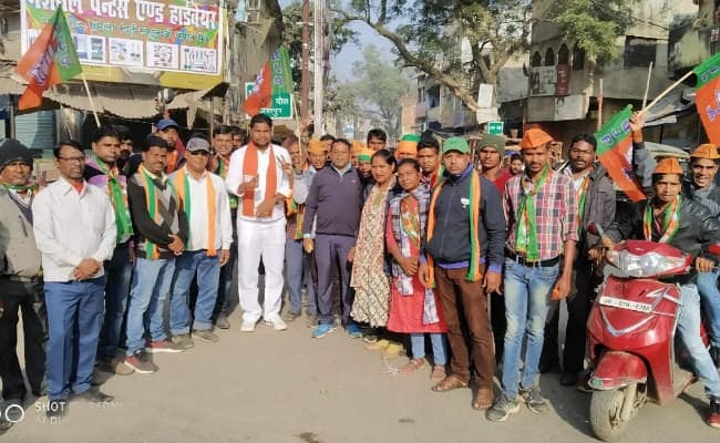 गुमला विस में तीर धनुष चलेगा या कमल खिलेगा? बिशुनपुर में अशोक व चमरा के बीच महात्मा की इंट्री