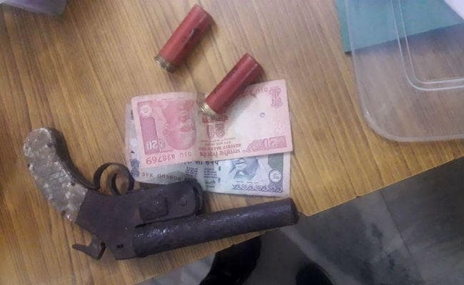 सिमडेगा : हथियार के साथ दो अपराधी गिरफ्तार