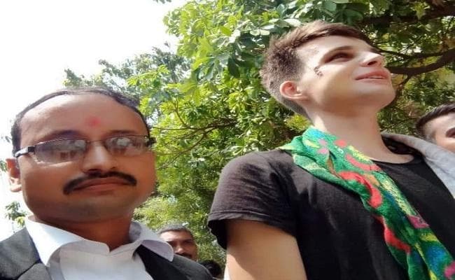 विदेशी पर्यटक के साथ मारपीट व लूटपाट करने के मामले में 4 लोगों को दस साल की सजा