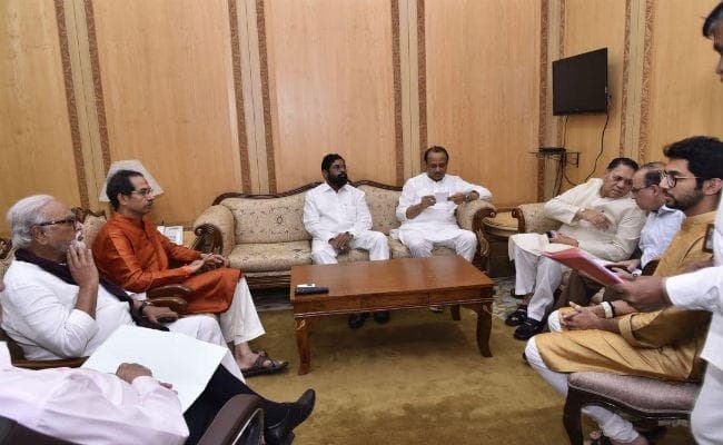 उद्धव मंत्रिमंडल की पहली बैठक, किसानों की कर्ज माफी पर दो दिनों में फैसला