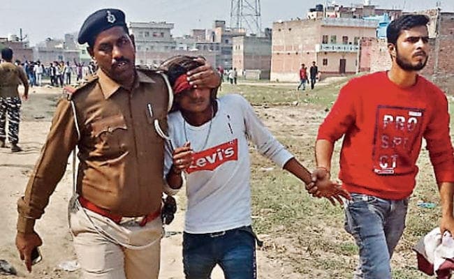 कैमूर : गैंगरेप के विरोध में मोहनिया में बवाल, आरोपी का घर फूंका, आधा दर्जन दुकानों में आगजनी, धारा 144 लागू