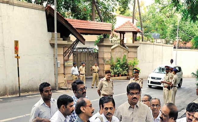 देवेंद्र फडणवीस ने मुख्यमंत्री का बंगला खाली करना शुरू किया, नए आवास की तलाश