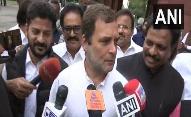 प्रज्ञा के खिलाफ बयान पर राहुल के विरुद्ध विशेषाधिकार हनन प्रस्ताव लाने की मांग