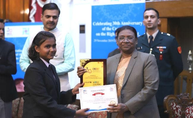 यूनिसेफ के मनाया संयुक्त राष्‍ट्र बाल अधिकार समझौते का 30वां वर्षगांठ, बाल पत्रकार सम्‍मानित