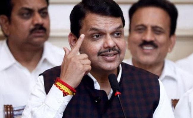 आरे प्रोजेक्ट : उद्धव की रोक पर फडणवीस ने कहा- कोर्ट के आदेश के बावजूद यह दुर्भाग्यपूर्ण