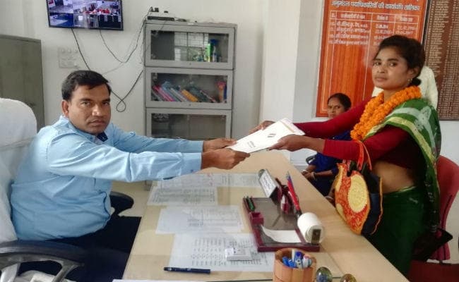 साहिबगंज : चौथे दिन हुए तीन नामांकन और पांच उम्मीदवारों ने खरीदा नामांकन प्रपत्र