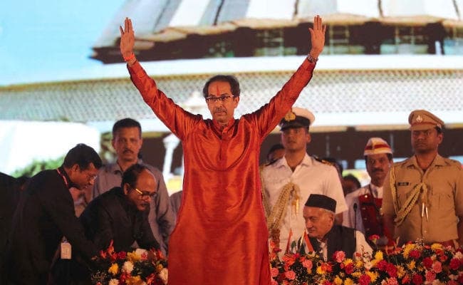 उद्धव ठाकरे बोले- भगवा मेरा पसंदीदा रंग, किसी लॉन्ड्री में धुलाई से यह नहीं जाएगा