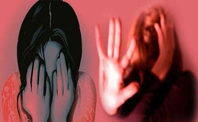 कालीघाट में दो किशोरियों से सामूहिक दुष्कर्म