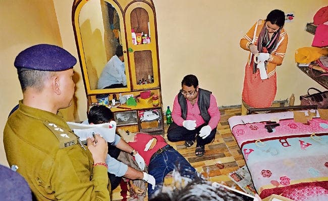 पागलपन :	पटना में एमबीए की छात्रा को प्रेमी ने मारी गोली, फिर खुद की ले ली जान