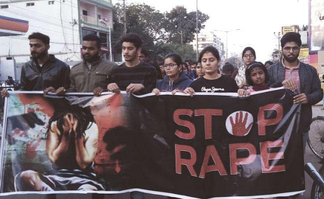 रांची व हैदराबाद में हुए गैंगरेप के खिलाफ छात्रों का फूटा गुस्‍सा, निकाली आक्रोश रैली