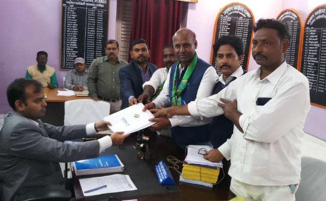 साहिबगंज : पांचवें दिन जिले के तीनों विस से 8 लोगों ने किया नामांकन, 7 प्रपत्र की हुई बिक्री