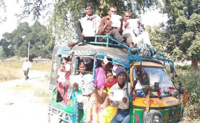 गुमला : बिशुनपुर में दहशत के बीच 67.04 % वोटिंग, गुमला में शांतिपूर्ण 67.30 % वोटिंग