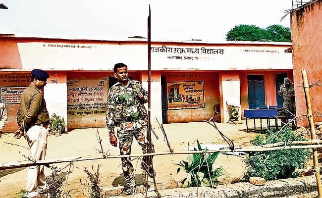 झारखंड विधानसभा चुनाव 2019 : विश्रामपुर में रोड नहीं रहने से नाराज ग्रामीण मतदाताओं ने नहीं डाले वोट