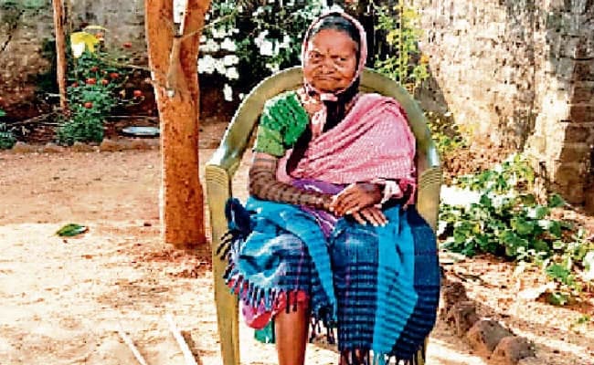 झारखंड विस चुनाव : गुमला प्रशासन ने भेजी गाड़ी, फिर भी वोट के लिए नहीं गयीं अलबर्ट एक्का की पत्नी बलमदीना एक्का