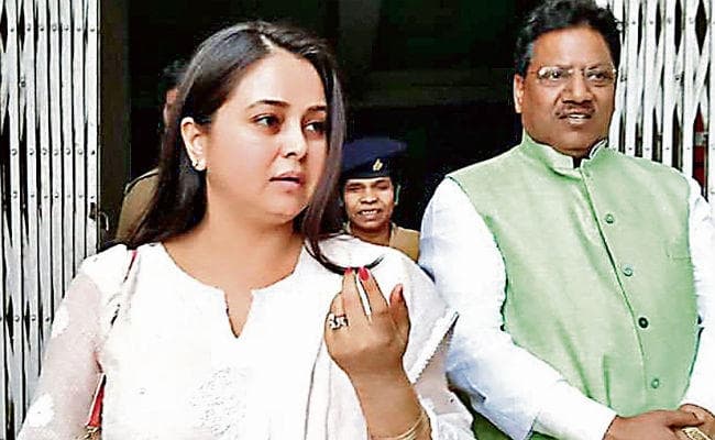 रांची : रिम्स में लालू प्रसाद से मिली बेटी रोहिणी