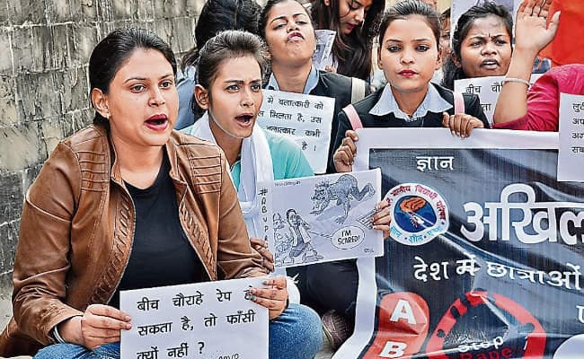 रांची : दुष्कर्म के विरोध में सड़क पर गुस्सा, गूंज रही थी सिर्फ एक आवाज, दोषियों को मिले कड़ी सजा