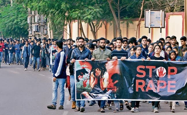 रांची : विद्यार्थियों के कैंडल मार्च में आक्रोश की लौ