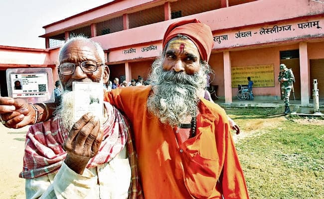 लोकतंत्र को चुनौती देनेवाले फेल, नक्सलियों के विस्फोट से न पुल उड़ा और न ही लोगों का हौसला टूटा