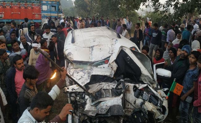 गढ़वा में भीषण सड़क हादसा, विधायक भानु प्रताप शाही के भांजे सहित चार की मौत, डेढ़ घंटे तक शव कार में ही फंसा रहा