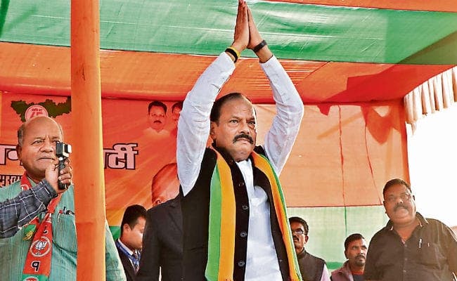 खरसावां में मुख्यमंत्री की जनसभाएं, सीनी रेल कारखाना  में बनेंगे मेट्रो के कोच : रघुवर दास