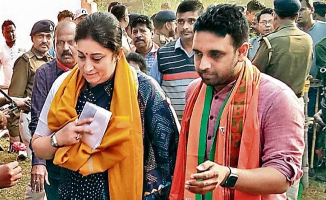 चाकुलिया-घाटशिला में स्मृति ईरानी ने की सभा, कहा- जिनकी आंखों में है भ्रष्टाचार का चश्मा, उन्हें नहीं दिखेगा विकास