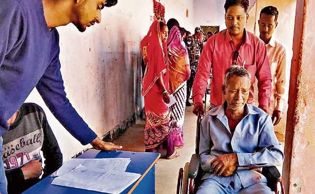 मनिका विधानसभा क्षेत्र : नक्सल क्षेत्रों में महिलाएं घर से निकलीं, बढ़ा वोट का प्रतिशत