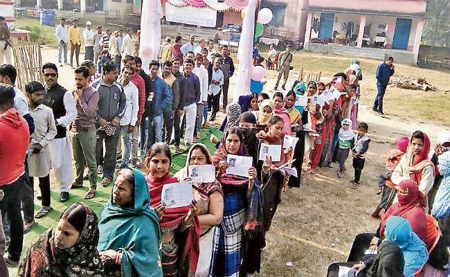 हुसैनाबाद सीट : नक्सल इलाकों में भी सुबह से गुलजार थे बूथ, फिर भी घटा प्रतिशत