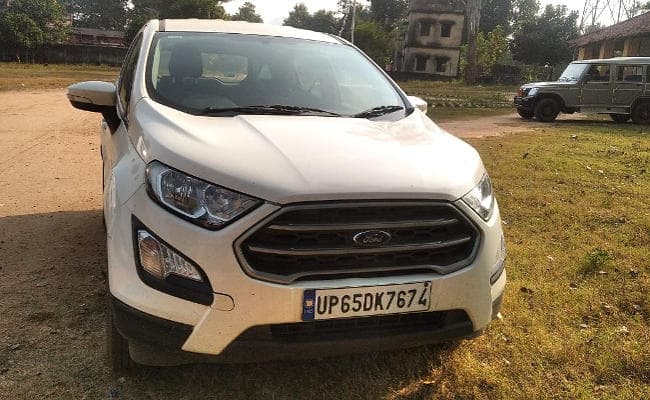 Ranchi : सिल्ली के चेक नाका पर कार से करीब तीन लाख रुपये जब्त