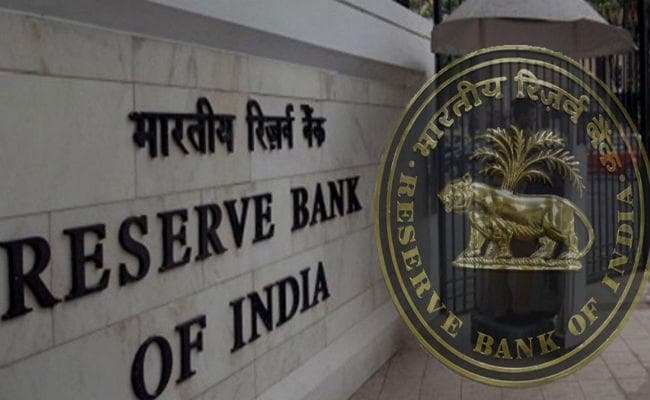 अर्थव्यवस्था को रफ्तार देने के लिए नीतिगत दर में कटौती कर सकता है RBI
