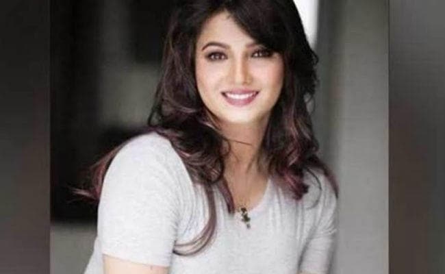 15 लाख की वसूली मामले में अदाकारा सारा गिरफ्तार