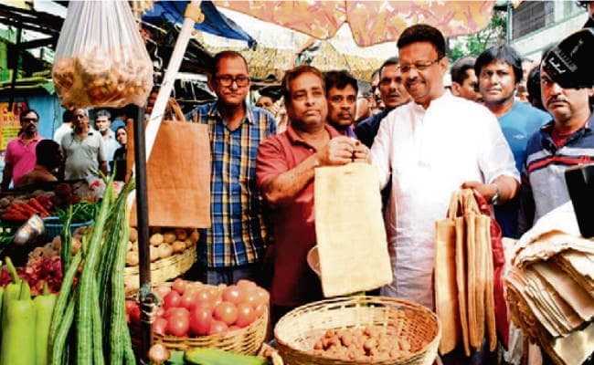 कोलकाता : पॉलीथिन बैग सप्लाई करनेवाले को पकड़वाने पर मिलेगा "2000 इनाम