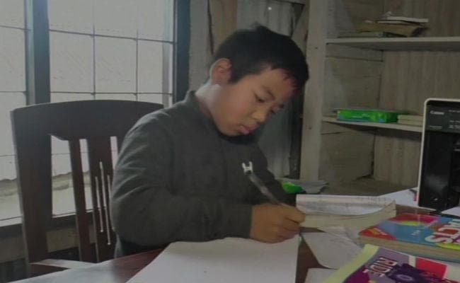मणिपुर: छोटी से उम्र लेकिन दिमाग न्यूटन जैसा, दसवीं बोर्ड की परीक्षा देंगे 12 साल के ''आइजक पॉललुंगमुआन''