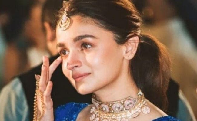 आलिया भट्ट का छलका दर्द, बोलीं - मैं अच्छी बहन साबित नहीं हो पायी...