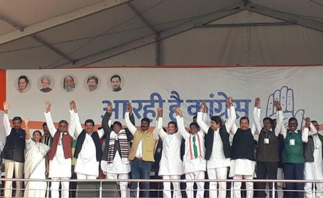 सिमडेगा : चुनावी रैली में बोले राहुल गांधी- भाजपा ने आदिवासियों को कुचलने का काम किया