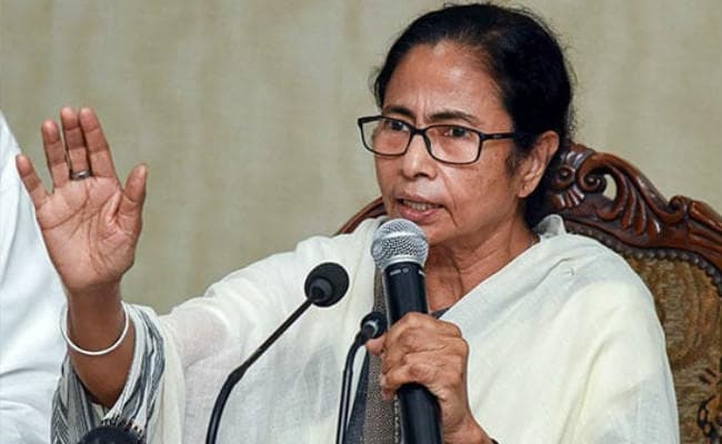 प्रधानमंत्री के आश्वासन के बावजूद चक्रवात के लिए अब तक नहीं मिली आर्थिक मदद : ममता