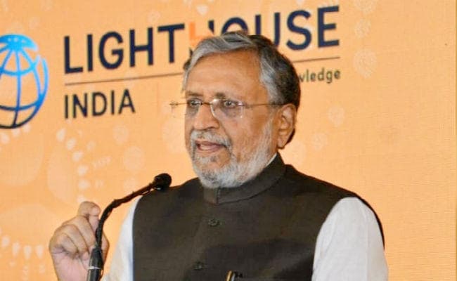 63 हजार स्मार्टफोन से आंगनबाड़ी सेविकाएं दे रही बच्चों और गर्भवती महिलाओं को सेवा : सुशील मोदी