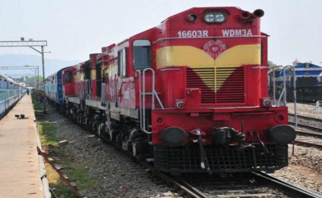 CAG Report : 100 रुपये कमाने के लिए 98 रुपये खर्च कर रही रेलवे