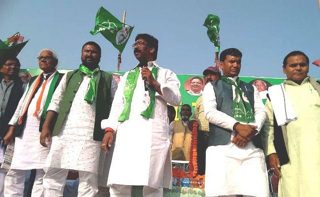 गरीब किसानों की नहीं की चिंता, 5 सालों तक लूटने में व्यस्त रही रघुवर सरकार : हेमंत सोरेन