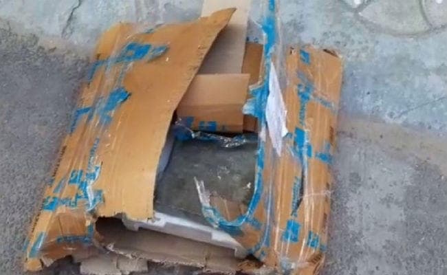 Flipkart से मंगवाया Rs 27500 का कैमरा, मैनुअल के साथ मिले टाइल्स के टुकड़े