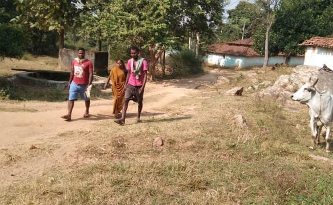 आठ साल पहले गांव में उग्रवादियों ने की थी पांच भाईयों की हत्या, डर से कोई नेता वोट मांगने नहीं आता