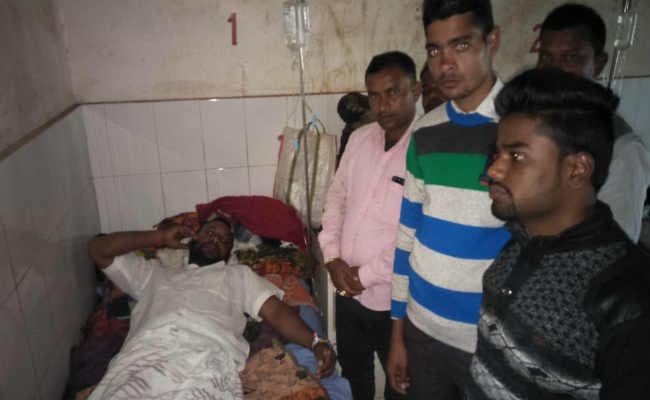 दरवाजा तोड़ घर में घुसे उग्रवादी, मुखिया पति पर लाठी डंडे से हमला, पीएमसीएच रेफर