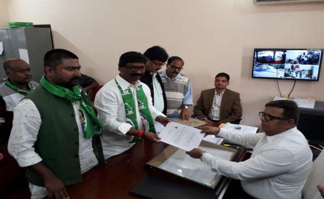 संथाल परगना की तीन विधानसभा सीट से प्रत्याशियों ने भरा पर्चा, हेमंत सोरेने ने भी किया नामांकन