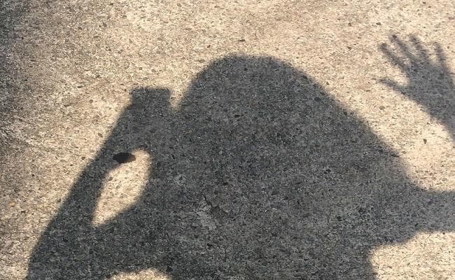 डायन का आरोप लगा महिला को निर्वस्त्र कर पीटा